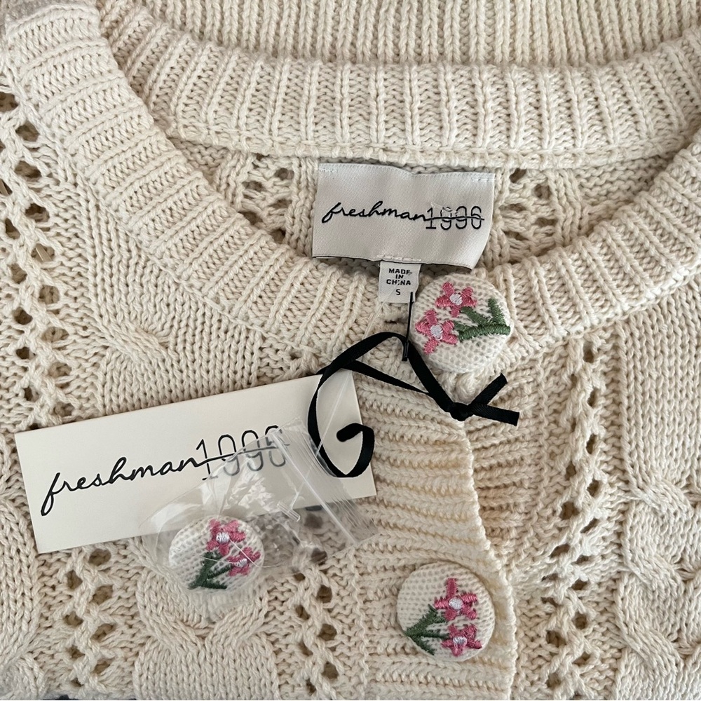 NWT Freshman 1996 Women's Ivory Cable Knit Cropped Cardigan Embroidery Size S - Picture 5 of 5